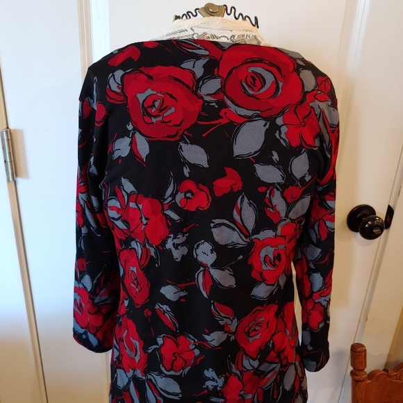 Beautiful Rose top - Picture 3 of 4